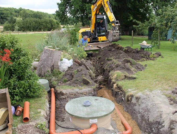 Excavation equipment preparing a Florida residential yard for septic tank installation